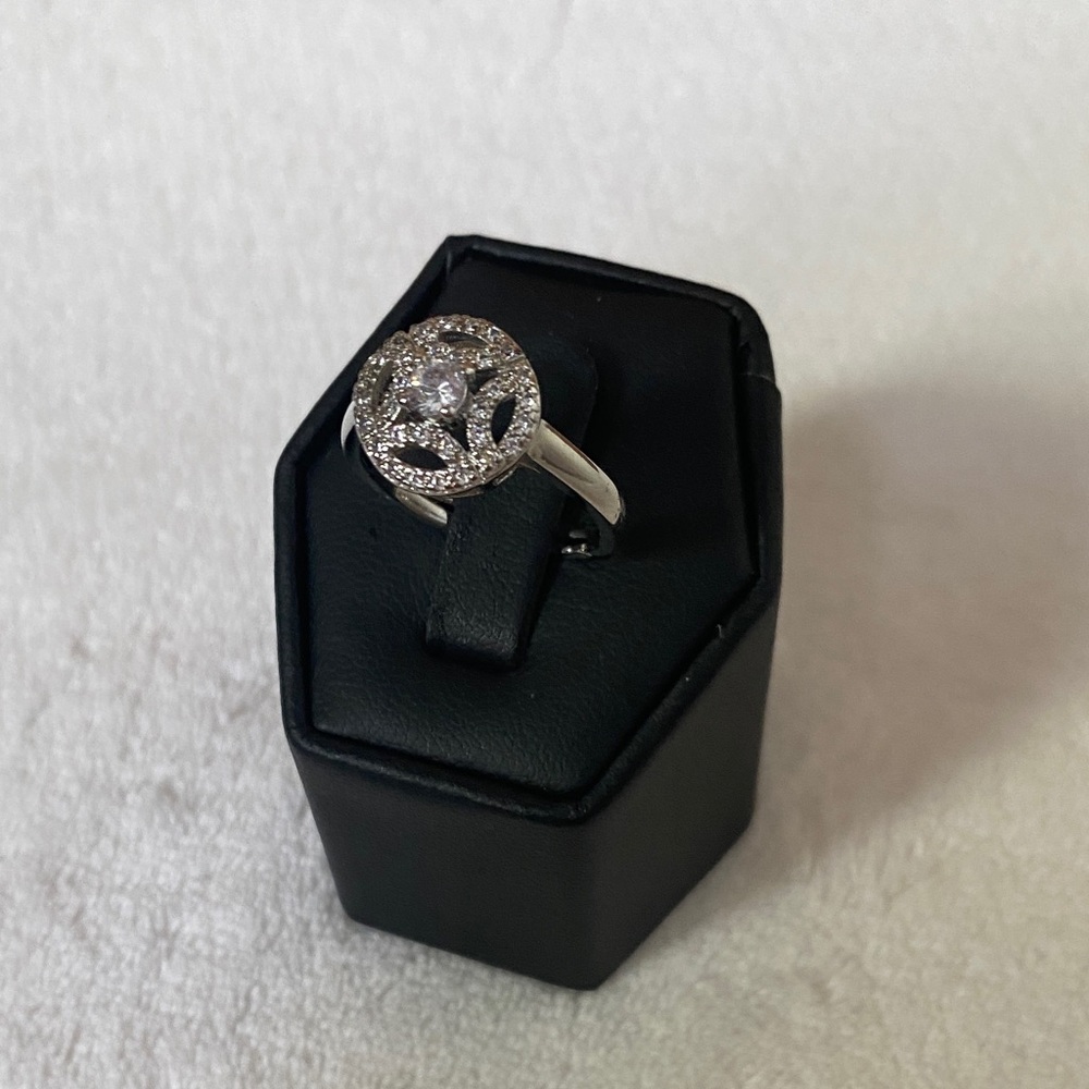 Fashion Jewelry Silver-tone Halo Ring with Clear Crystals